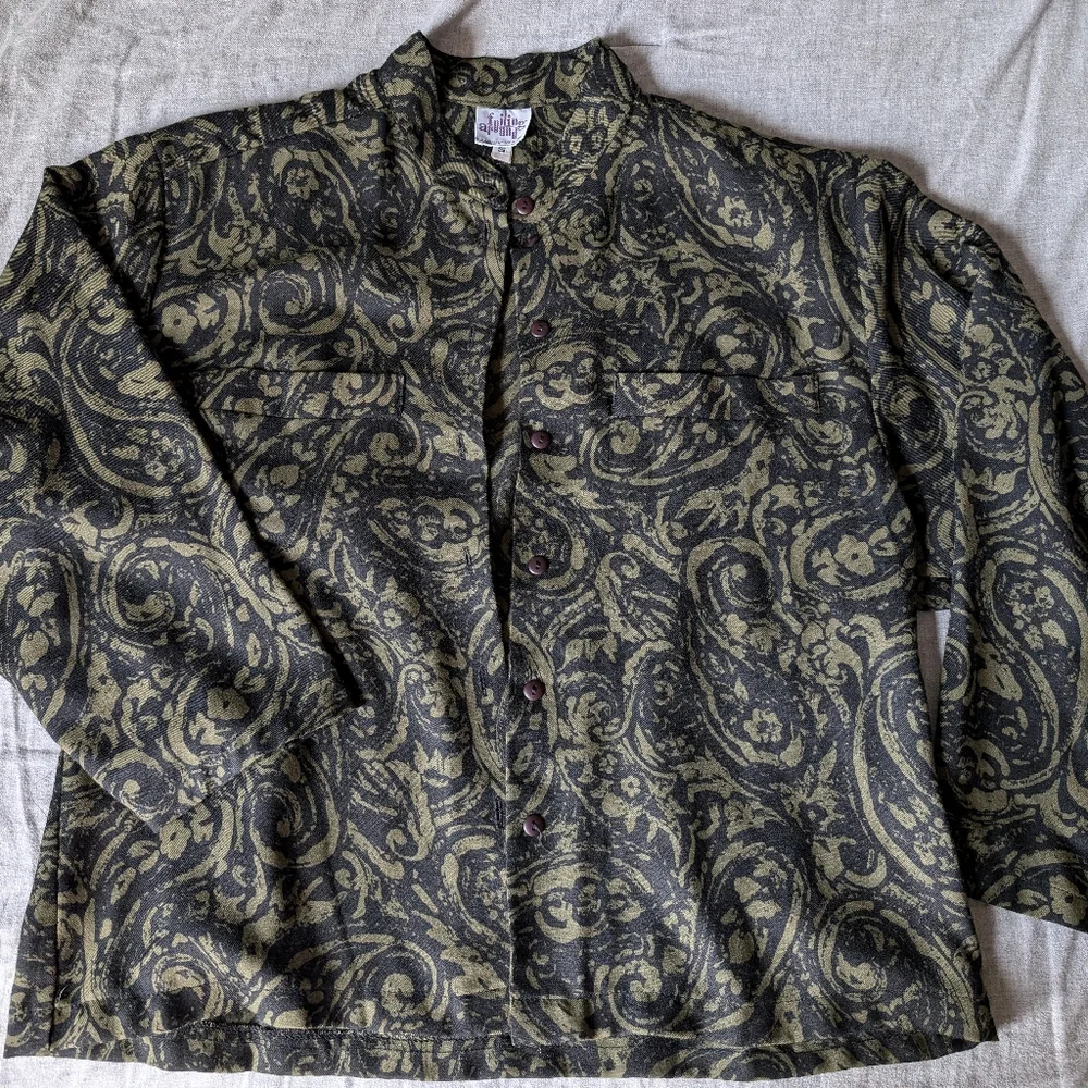 Foiling Around dark green rose print button‎ up